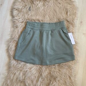NWT Yogalicious Scuba Zuri Skort in Green Milieu